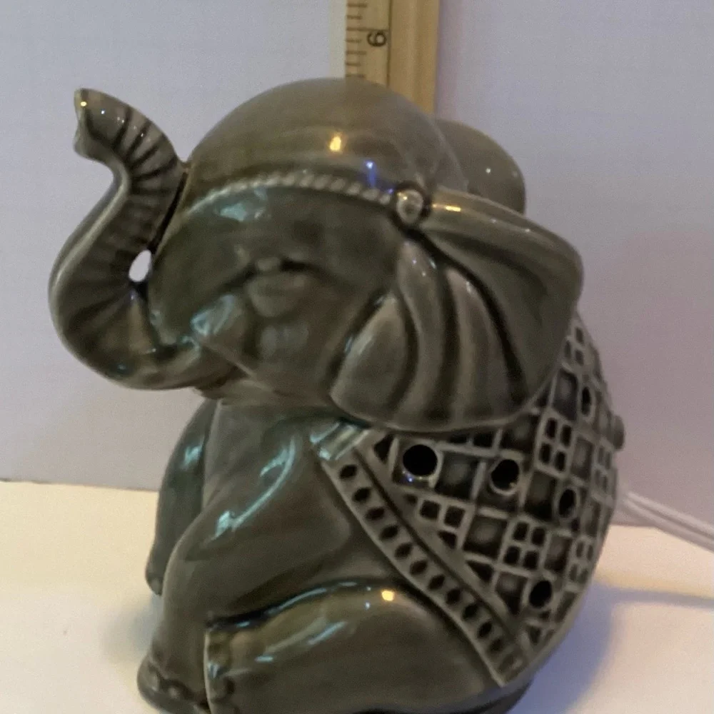 Elephant Nightlight Wax Warmer Accent Light Trunk Up Animal Tart Candle